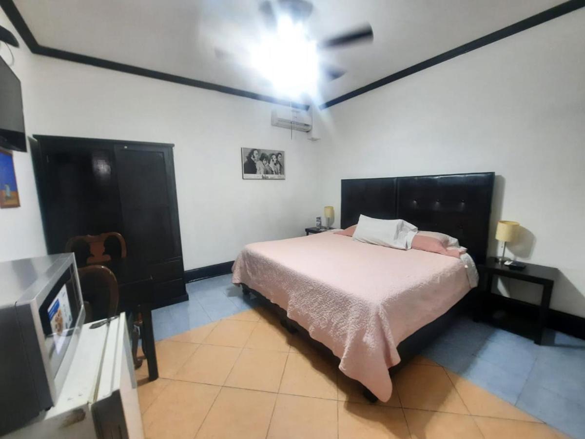Hotel Garcias Suites, Linares Exterior foto